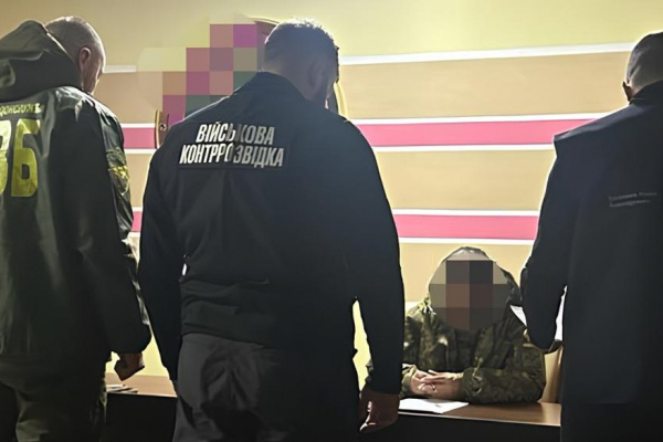 За гроші «зливали» службову інформацію: на Львівщині затримали двох прикордонниць