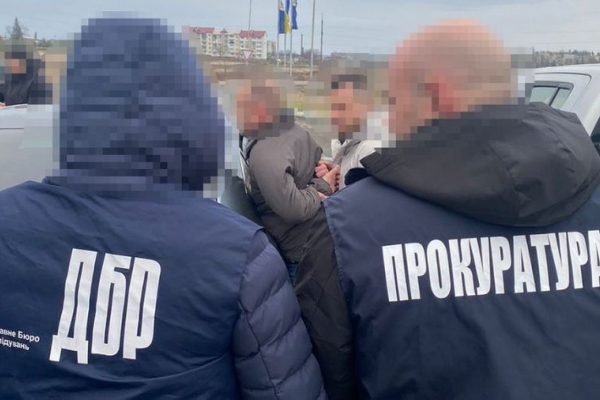 2500 доларів за закриття кримінальної справи: у Львові на хабарі викрили двох поліцейських