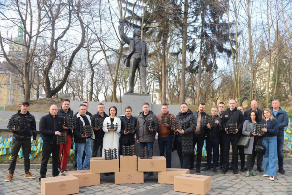 Родина зі Львівщини передала 100 дронів українським захисникам