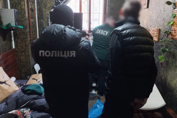 На Львівщині групу чоловіків підозрюють у збуті наркотиків у колонії