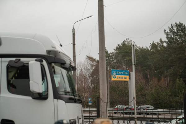 Польські протестувальники зупиняють пасажирські автобуси з України