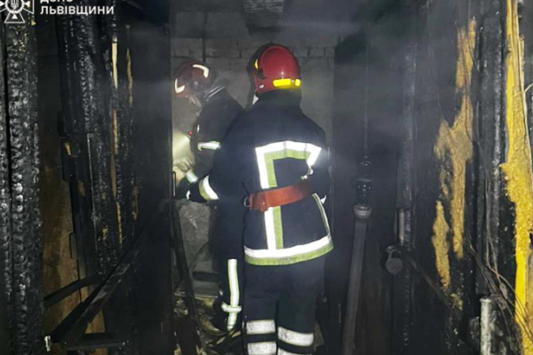 З пожежі у Львові врятовано шістьох людей, серед них дитина
