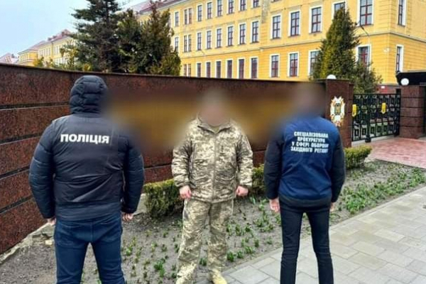 На Львівщині затримали підозрюваних у розкраданні грошей військового містечка