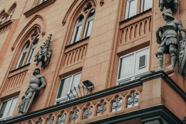 Місто падаючих балконів: у львівській Ратуші відреставрують лише 12 зі 120 поданих заявок