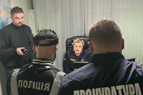 Інспекторку Львівської митниці підозрюють у систематичній корупції