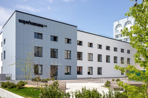 Центр Superhumans у Львові відкрив запис на операції з реконструювання кінцівок