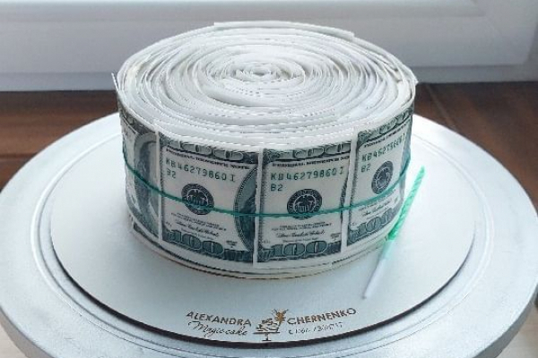 Львів'янка сховала гроші в торті для ув’язненого СІЗО