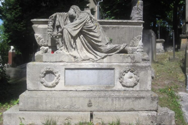 У Львові на Личаківському кладовищі відреставрують десять об’єктів