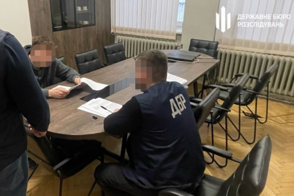 На Львівщині судитимуть правоохоронця, який переправляв чоловіків через кордон під виглядом водіїв