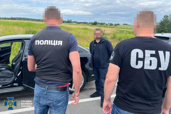 Посадовець Львівської митниці допомагав призовникам незаконно виїхати за кордон