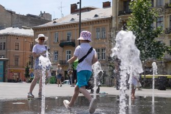 Через спеку у Львові зросла кількість звернень до 40 людей на день