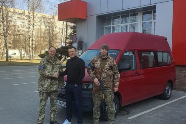 Львівські благодійники передали військовим автомобілі та обладнання