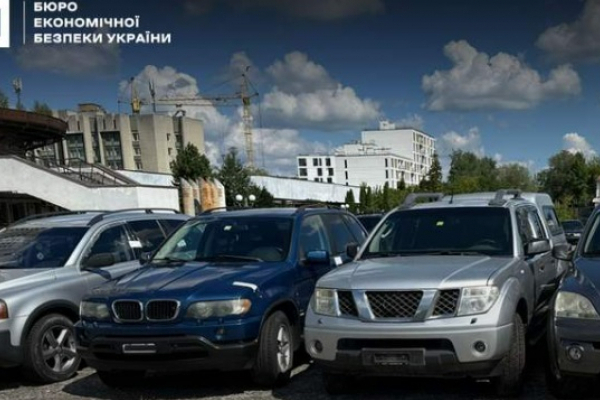 Львівський суд оприлюднив назви фондів, які причетні до шахрайських схем із ввезенням гуманітарних авто