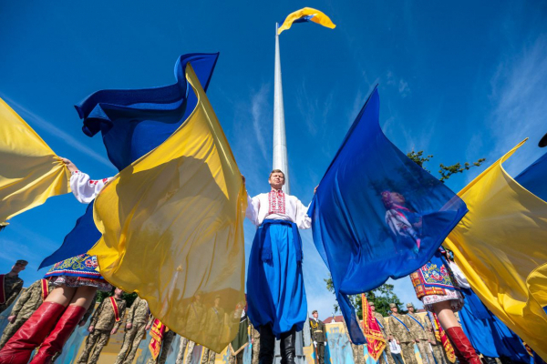 У Львові підняли Державний прапор та заклали капсулу миру (ФОТО)