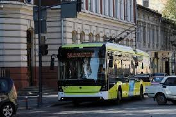 У Львові на ходу загорівся тролейбус