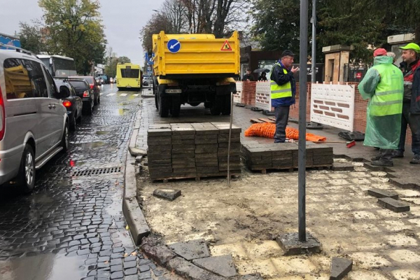 На перехресті вулиць Личаківської та Тракту Глинянського у Львові облаштують додаткову смугу руху