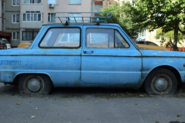 У Львові покинуті автівки звозитимуть на ділянку на вулиці Конюшинній