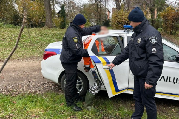 На Львівщині поліцейські затримали чоловіка, якого підозрюють у вбивстві подружжя пенсіонерів