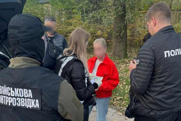 Під час обшуків у заввідділення львівської обласної психіатричної лікарні виявили російський паспорт та бойову гранату