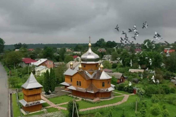 На Львівщині завершили ремонт столітньої дерев’яної церкви