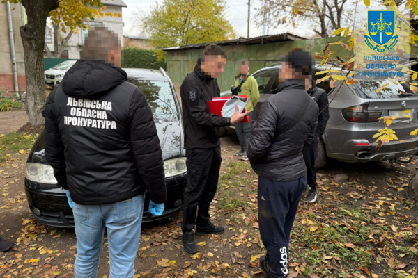 На Львівщині викрили масштабну схему незаконного ввезення автомобілів з країн ЄС під виглядом гуманітарки