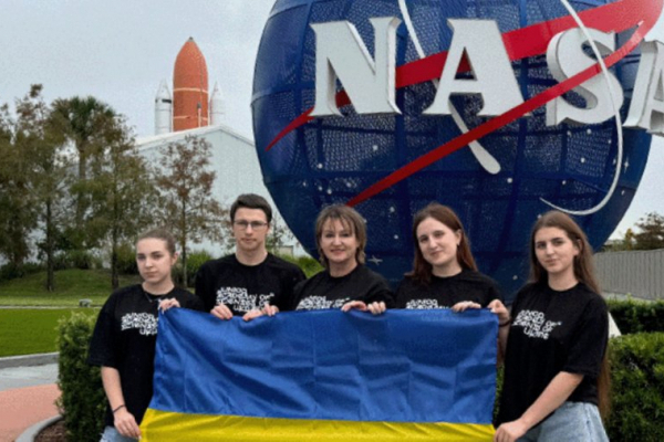 Науковий проєкт школярок зі Львівщини відправили ракетою SpaceX на Міжнародну космічну станцію