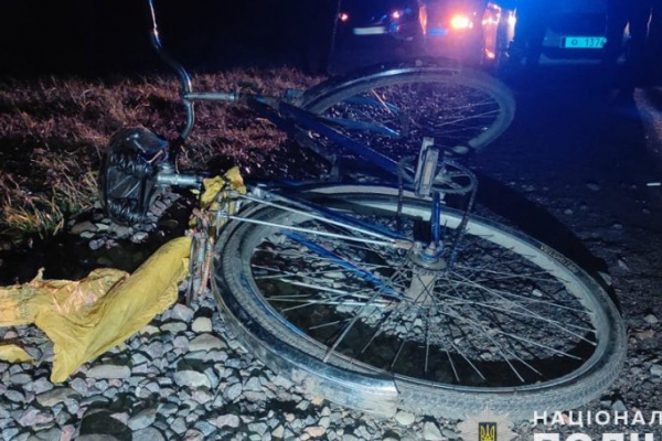 На Львівщині водій вантажівки на смерть збив велосипедиста