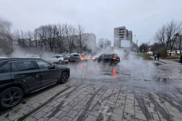 У Львові без тепла і води залишилися понад сотня будинків: стався прорив на тепломережі