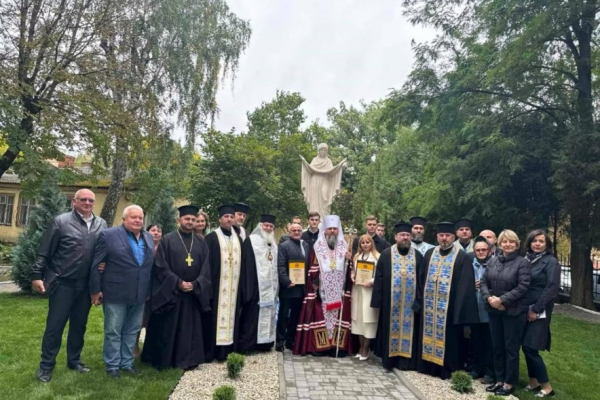 In God We Trust: посадовиця МСЕК Львівщини, яка восени отримала підозру від правоохоронців, задекларувала фігуру Богородиці за майже 300 тисяч