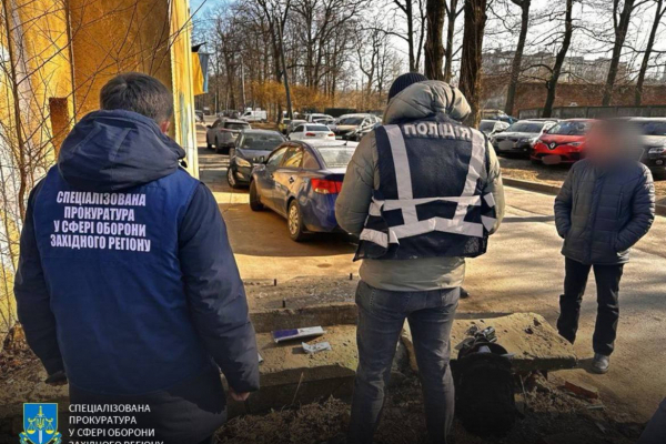 На Львівщині затримали посадовця оборонного підприємства, який працевлаштовував військовозобов’язаних для бронювання від мобілізації