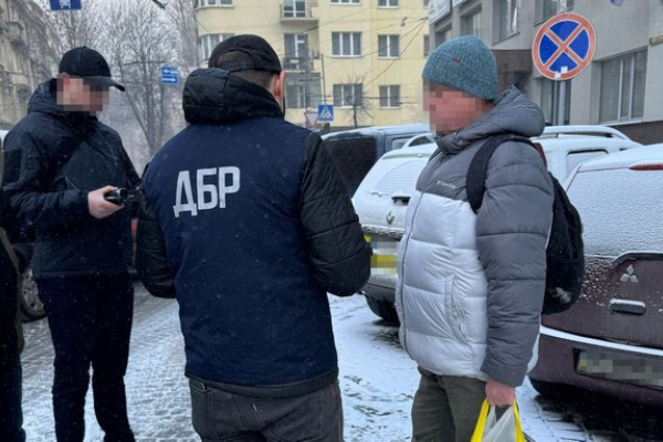 У Львові адвокат ошукав родини військових. Йому оголосили про підозру