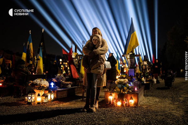 У річницю повномасштабного вторгнення РФ над могилами загиблих воїнів у Львові засвітять промені пам’яті