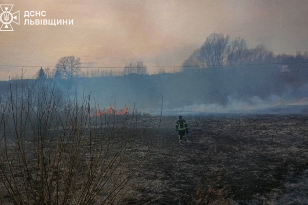 На Львівщині внаслідок займання сухої трави загинув чоловік