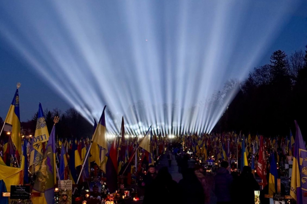 У Львові на полях військових поховань засвітили промені пам’яті