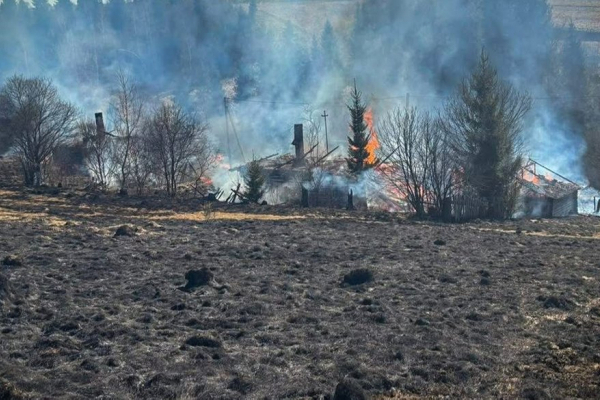 На Львівщині  через пожежу госпіталізували літнього чоловіка